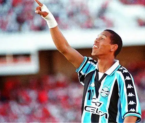 成为球队稳 成为球队稳